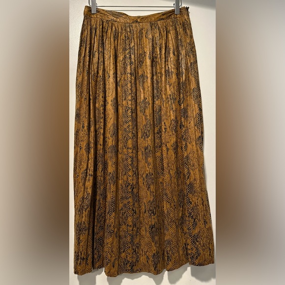 Zara snakeskin pleated skirt🌸 - Picture 1 of 4